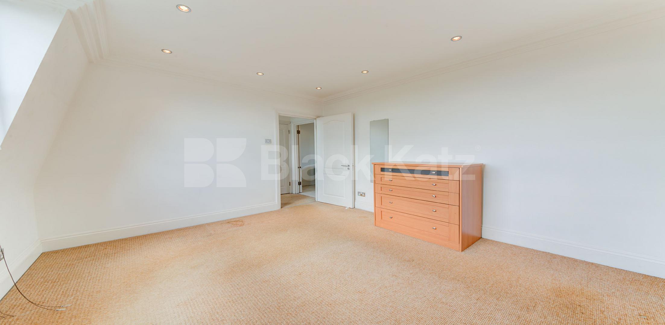 			STUNNING ONE BED!  , 1 Bedroom, 1 bath, 1 reception Flat			 Tollington Way, HOLLOWAY